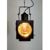 Lampa ze staré hasičské helmy