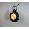 Lampa ze staré hasičské helmy